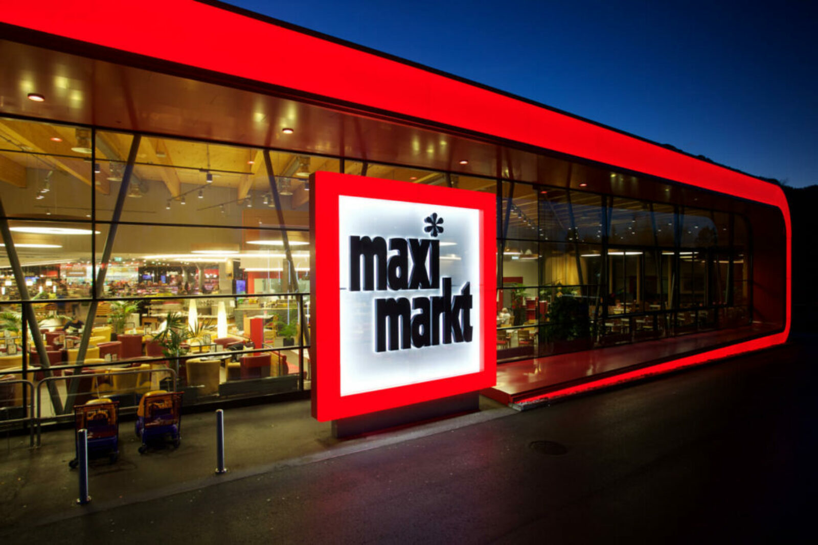 Carousel Signage Startseite 1400×960 Carousel Maximarkt Anif 1024×683