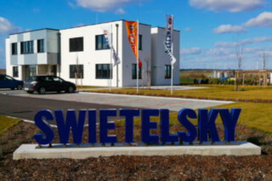 Swietelsky Leuchtschrift Freistehend Front