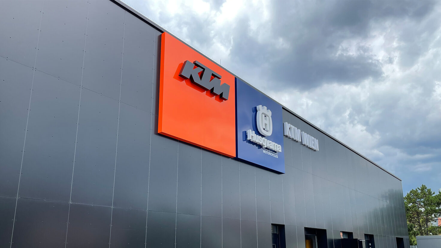 KTM Wien Leuchtschriften