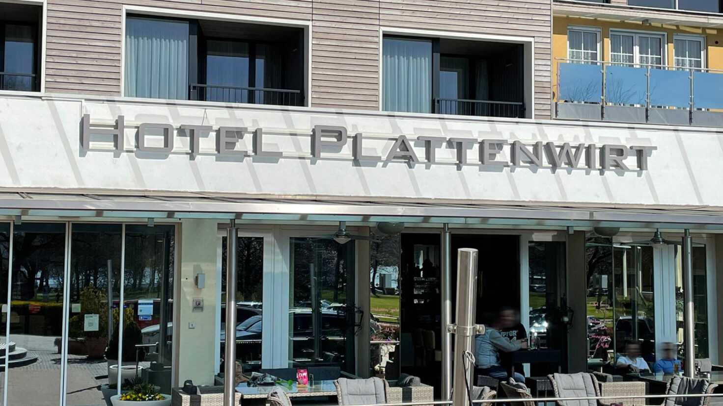 Plattenwirt Leuchtschrift Hotel Plattenwirt