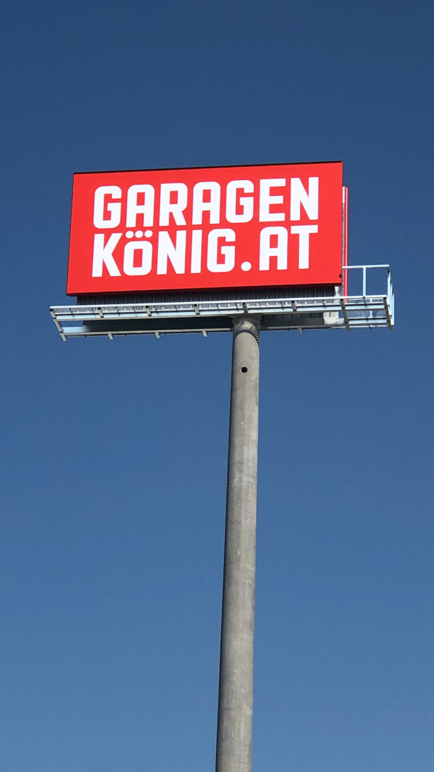 Garagenkönig Turm Leuchtschild Detail