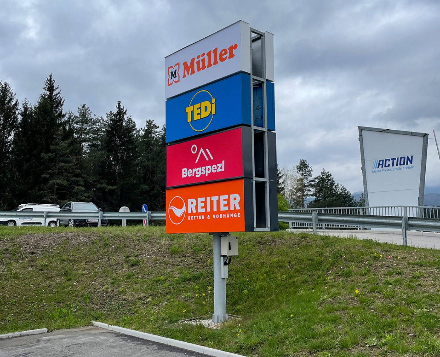 Müller Villach Pylon Leuchtschild