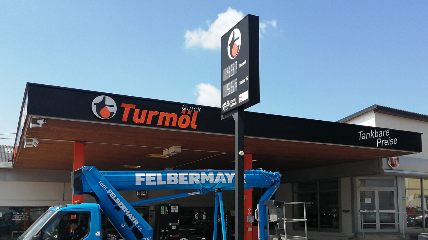 Turmöl Waldneukirchen Vordach Leuchtschrift Preisanzeige