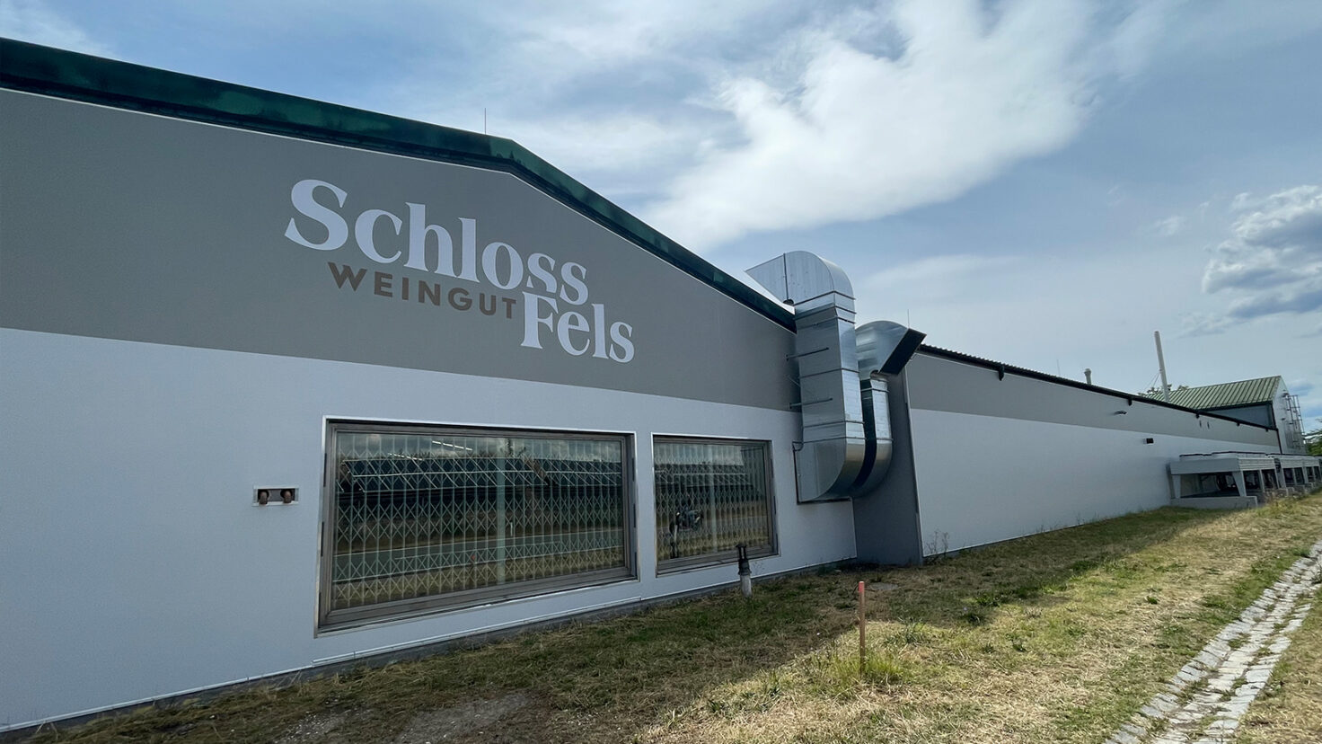 Weingut Schloss Fels Fassadenbespannung 02