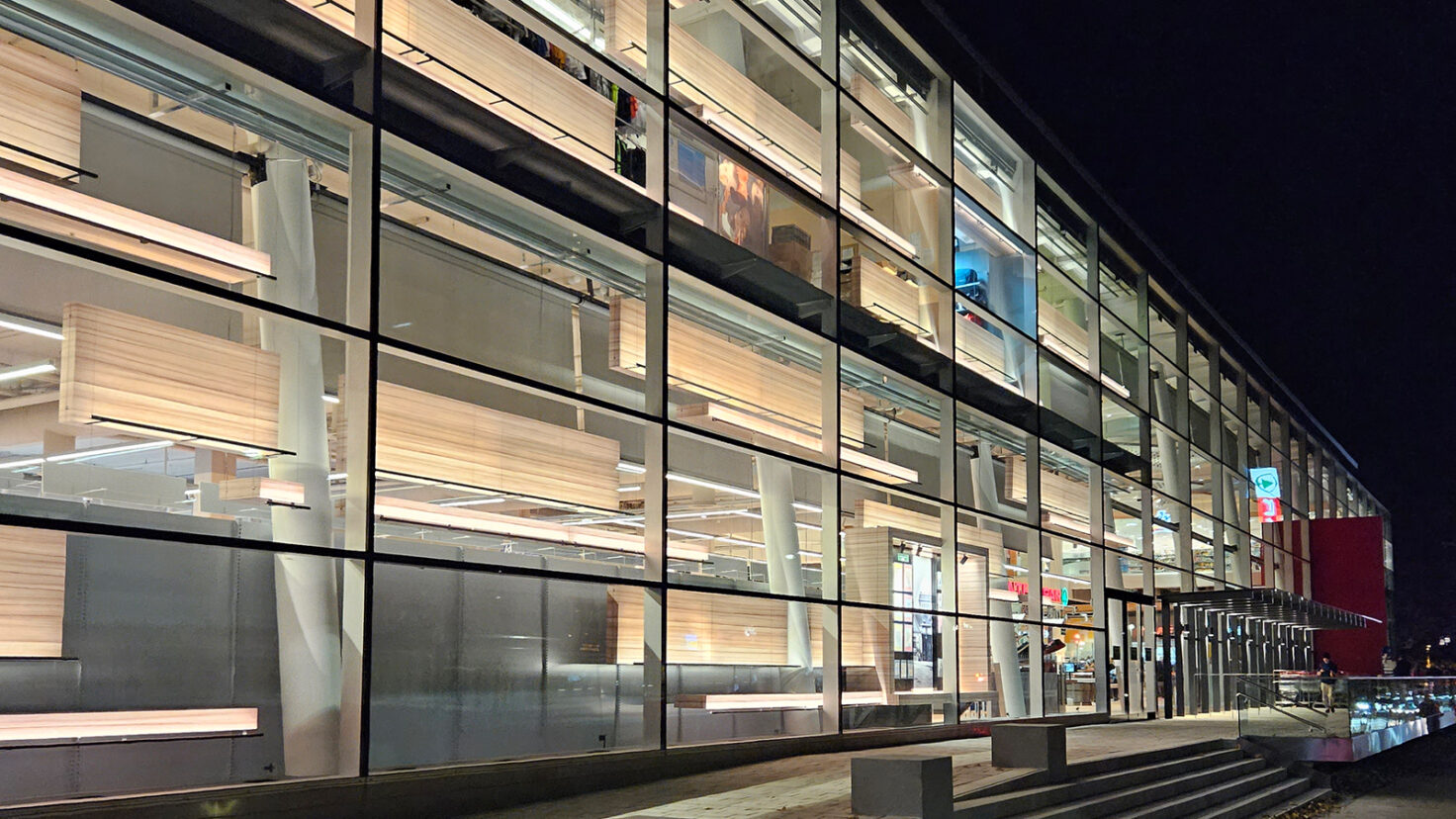 ISP Wien Fassade Beleuchtet 02
