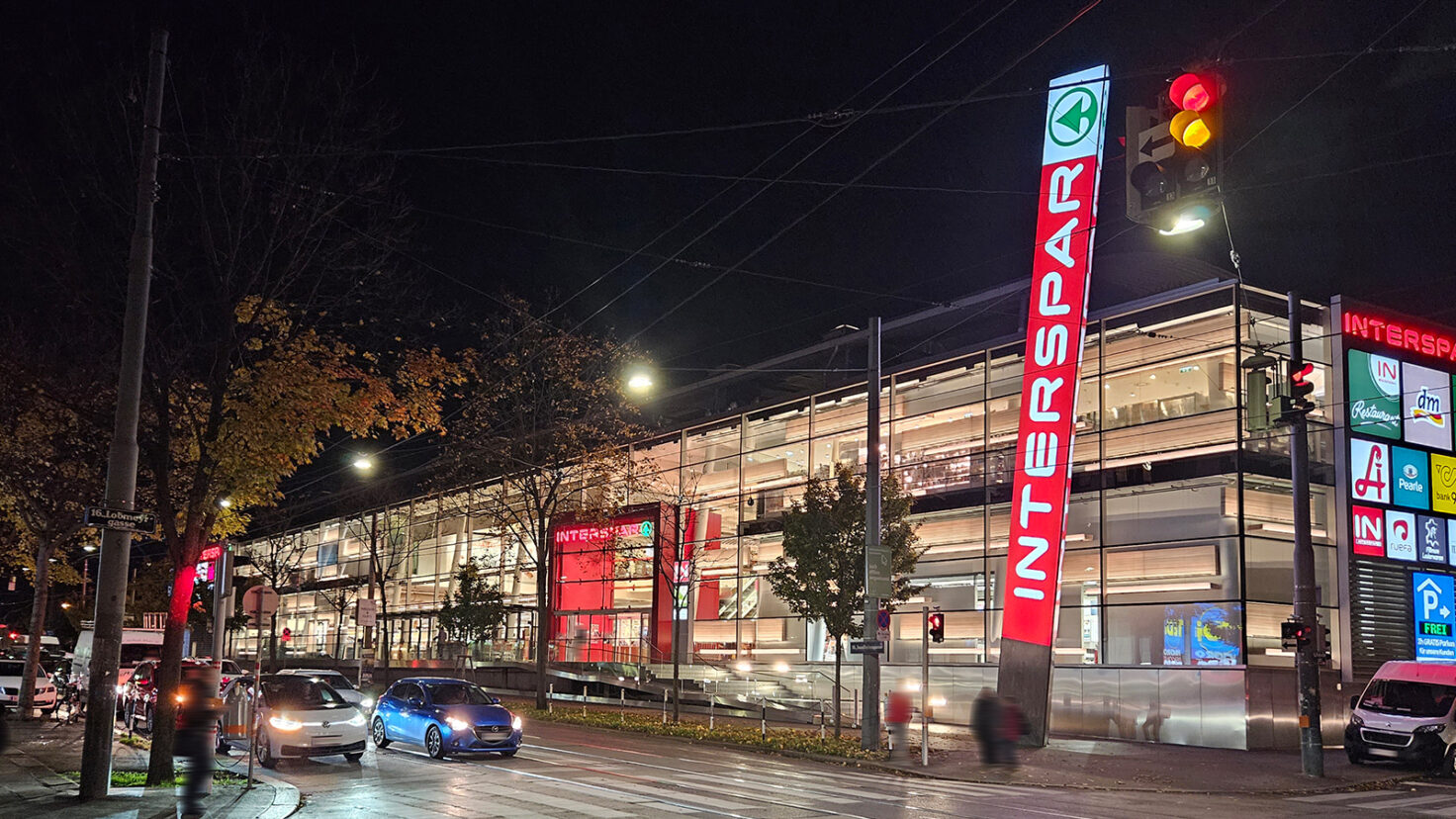 ISP Wien Fassade Beleuchtet 03