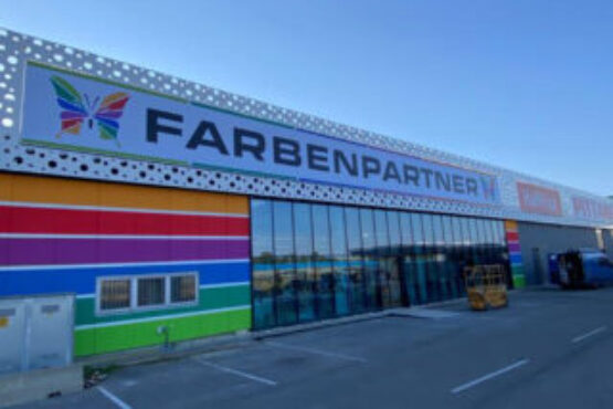 Vösendorf Nordring Leuchtschilder Fassade 01