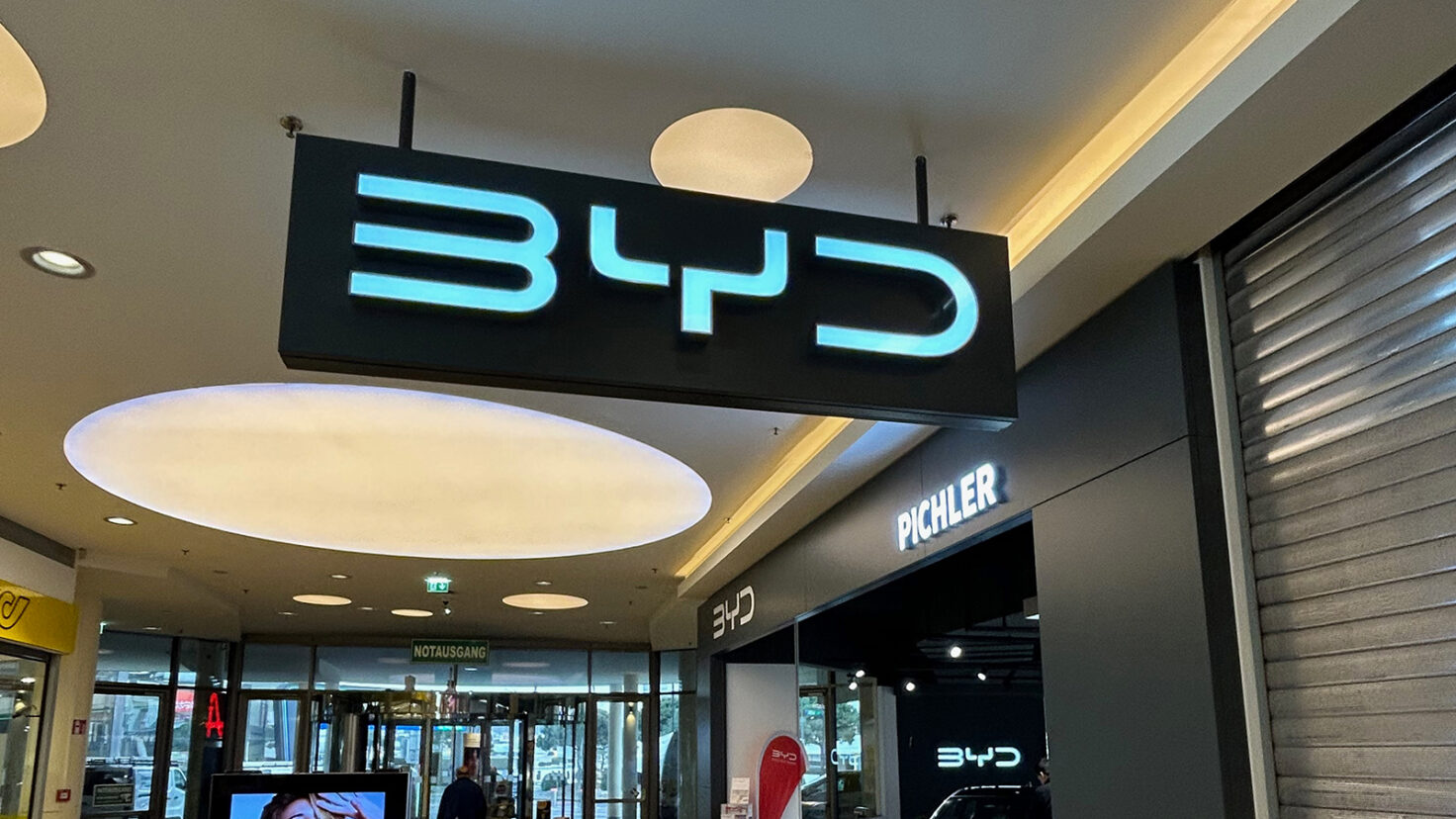 BYD Autohaus Pichler Plus City Deckenhänger