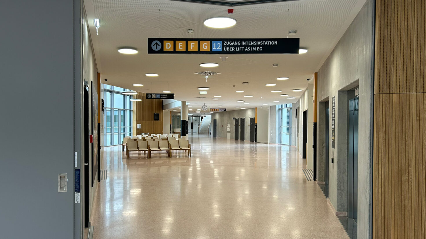 Klinik Oberwart Deckenhänger Lang