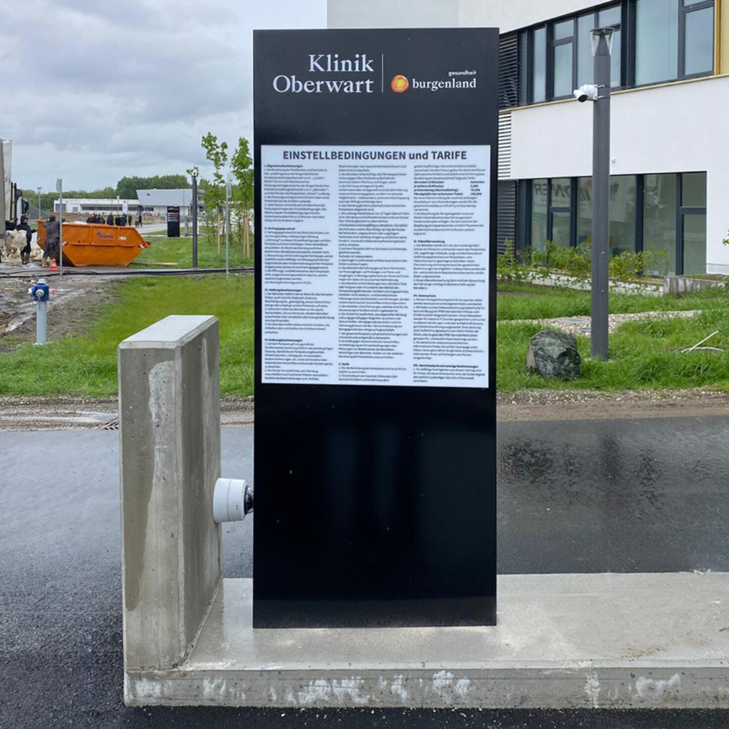 Klinik Oberwart Pylon Garageneinfahrt
