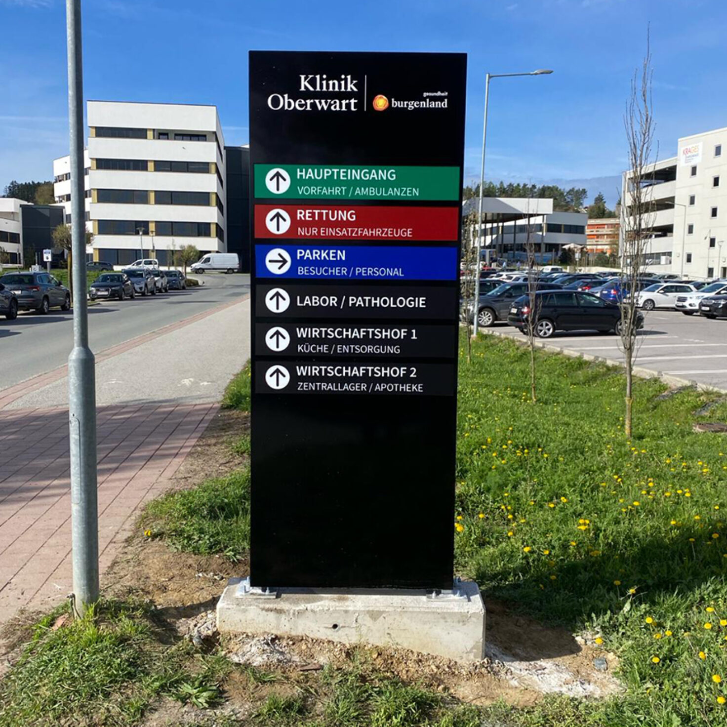Klinik Oberwart Pylon Leitsystem