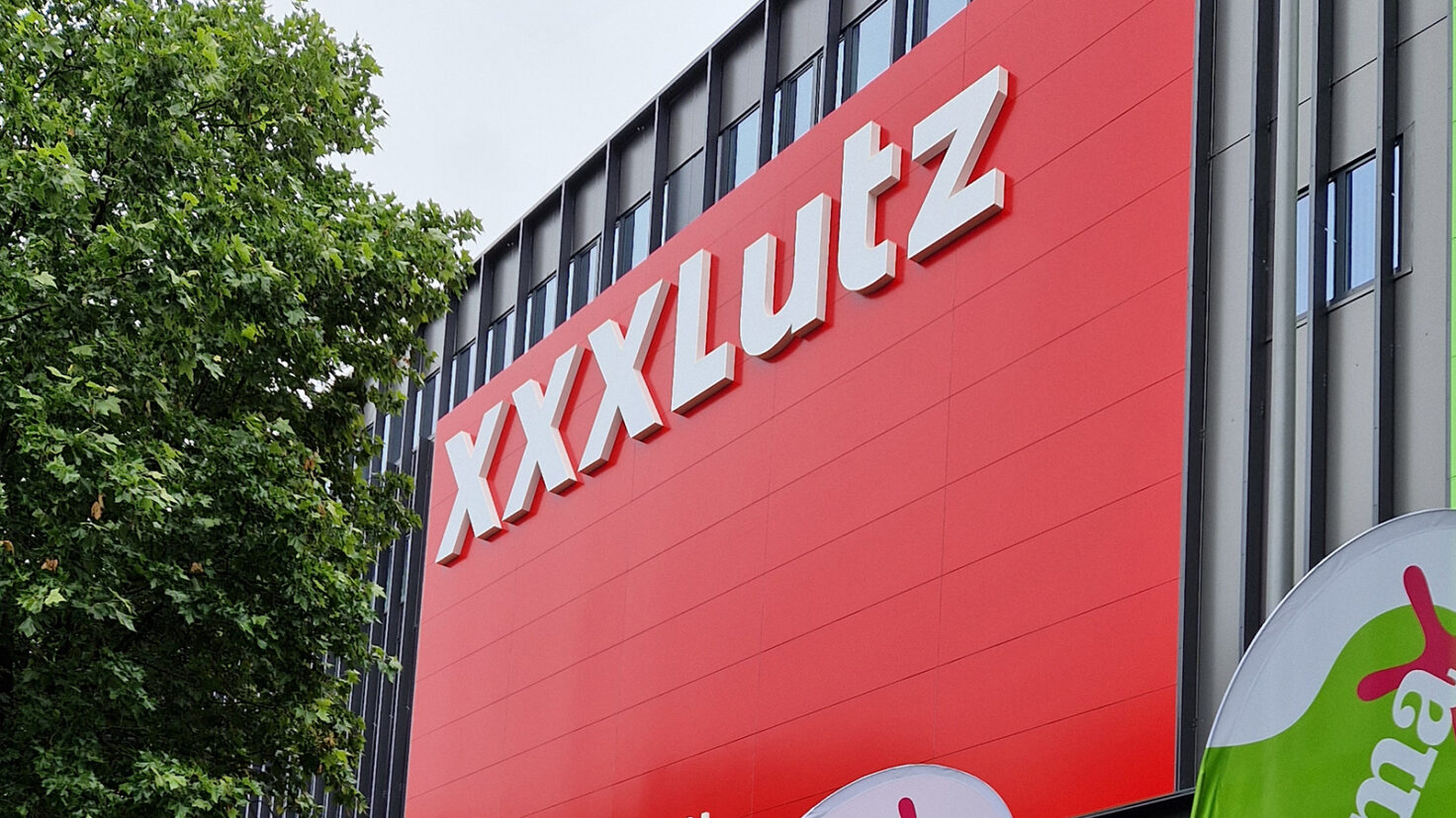 XXXLutz Linz Lutz Leuchtschrift 02