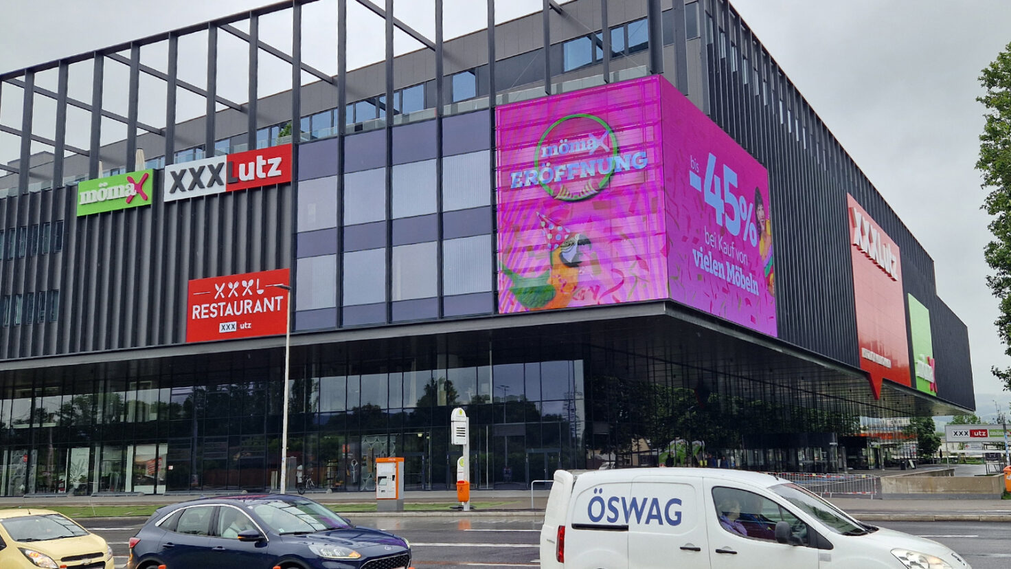 XXXLutz Linz Mömax Fassade 01