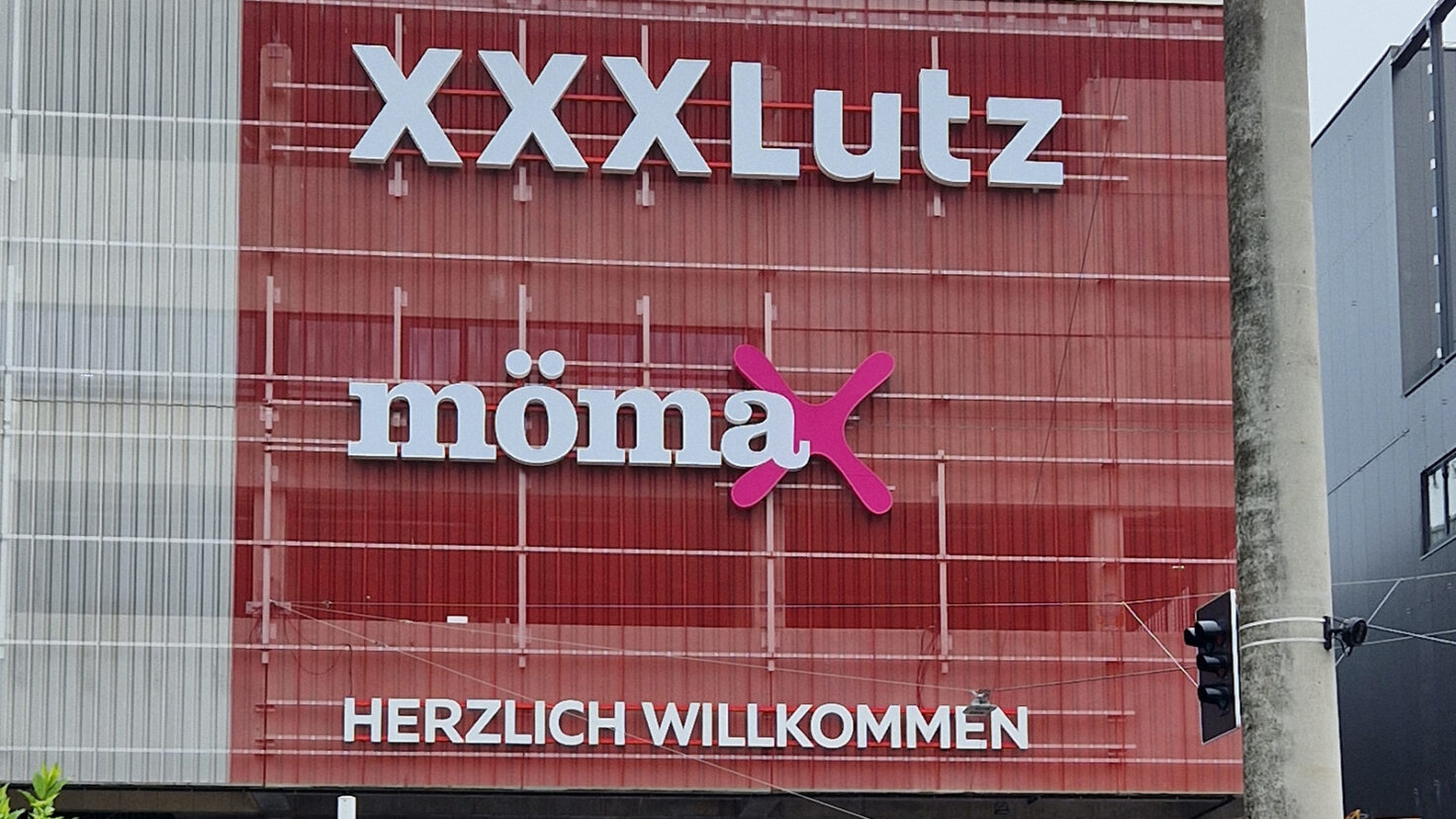 XXXLutz Linz Mömax Fassade 03