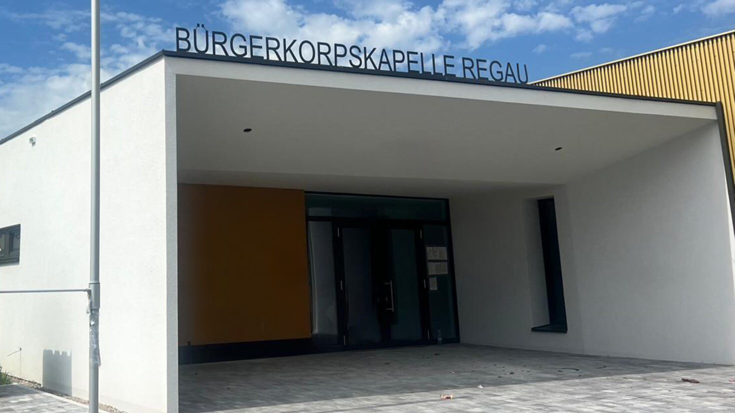Musikheim Regau Schrift Vordach