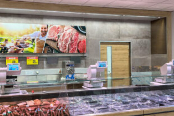 SPAR Ungarn Miskolc Fliesenwand 03