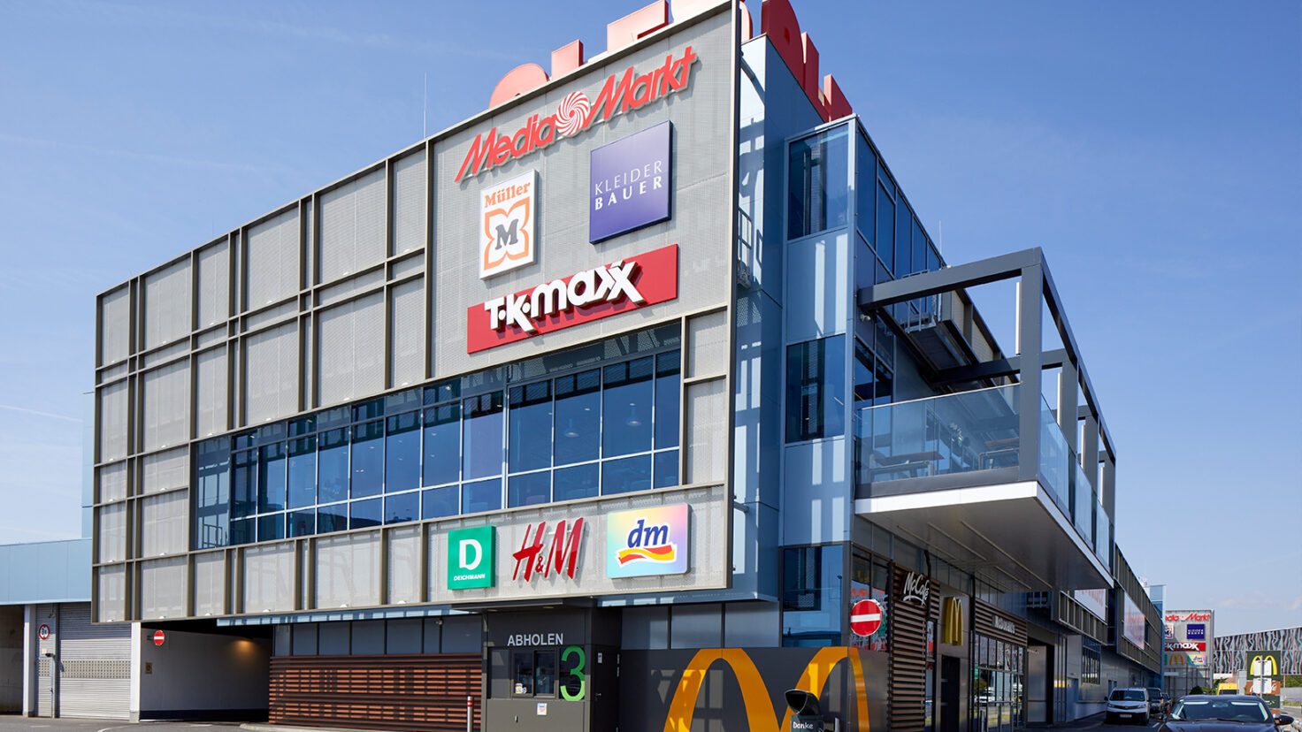 Alex Krems Shoplogos Fassade 03