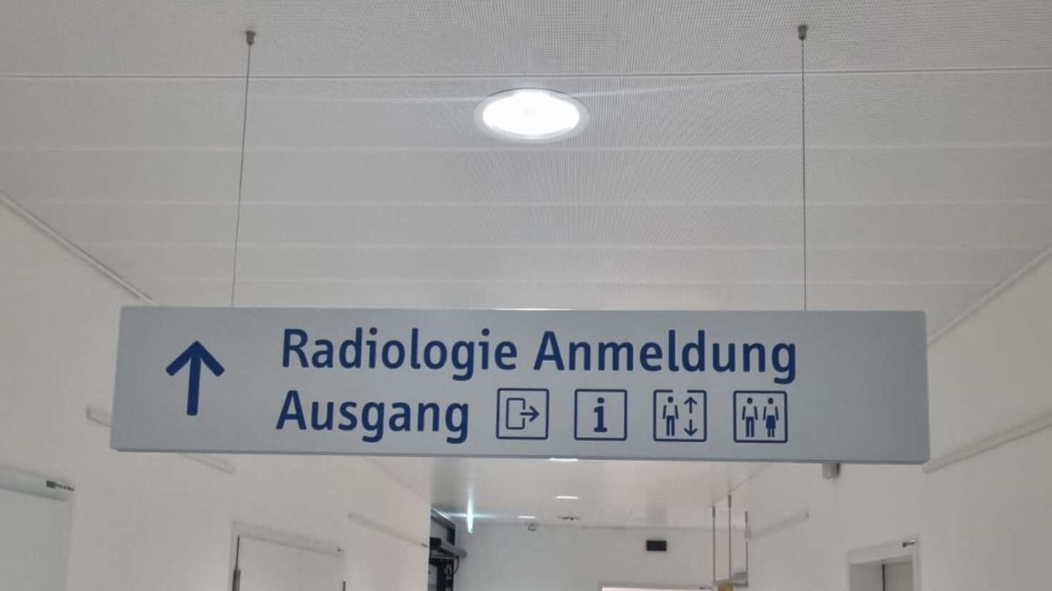 LKH Wolfsberg Hängeschild 01