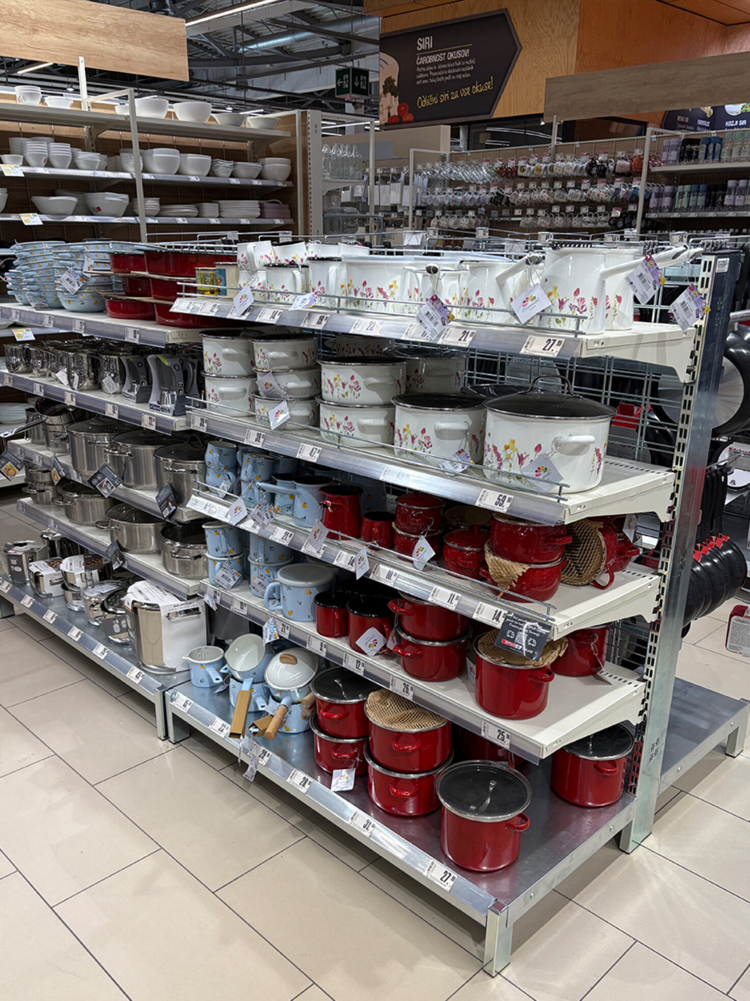 Interspar Ljubljana Regal Haushalt 04