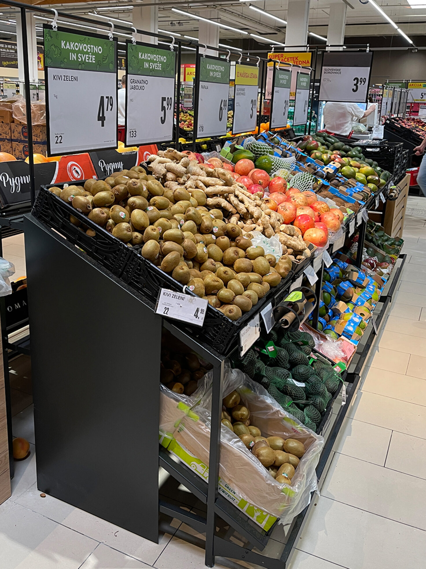 Interspar Ljubljana Regal Obst Gemüse 01