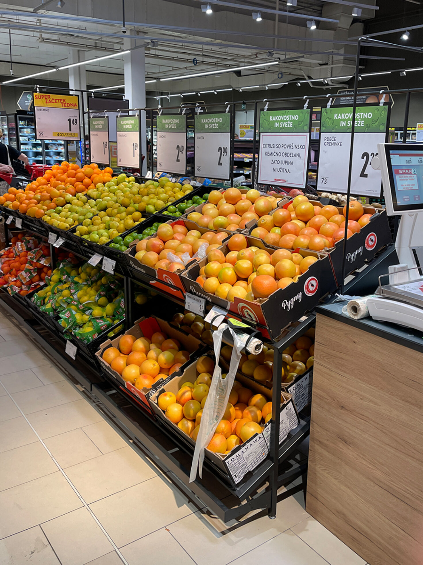 Interspar Ljubljana Regal Obst Gemüse 03