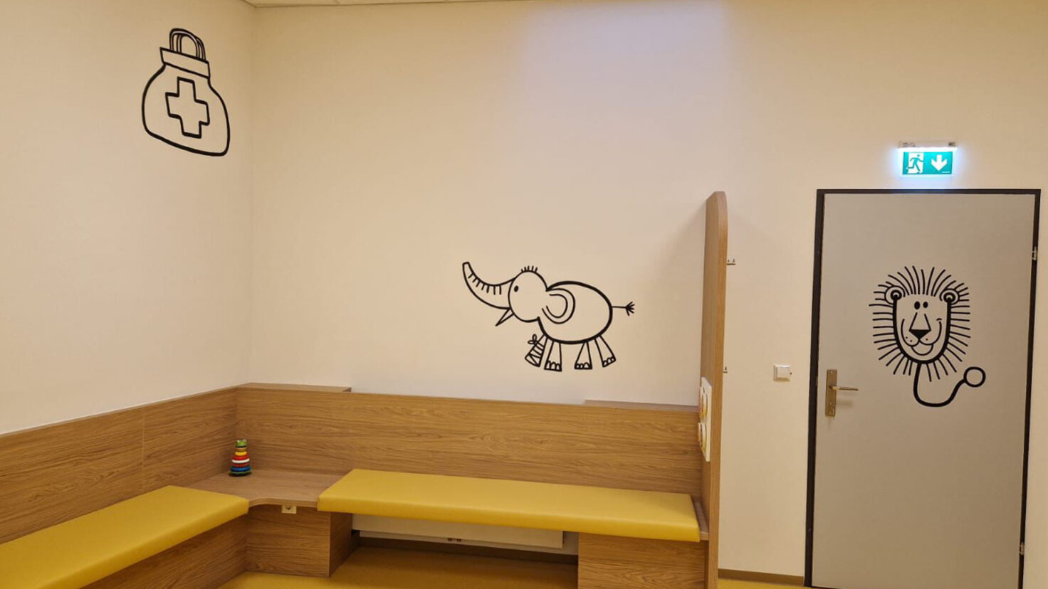 LeoDocs Kinderarztpraxis Folierung mit lustigen Motiven