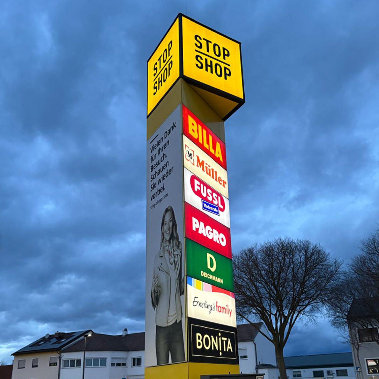 Fussl Stockerau Leuchtschild Am Pylon