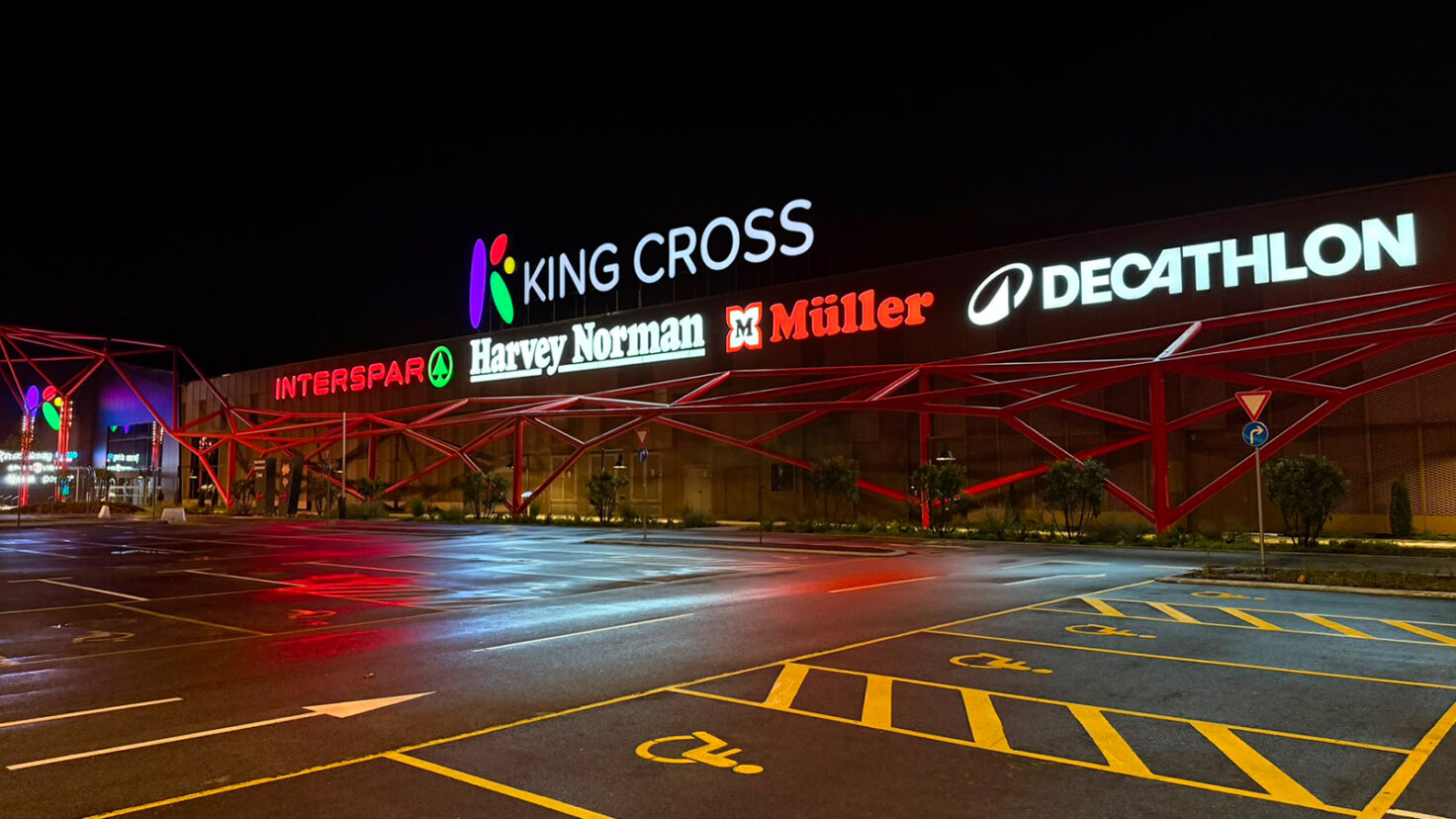 EKZ King Cross Zagreb Leuchtschriften an der Fassade