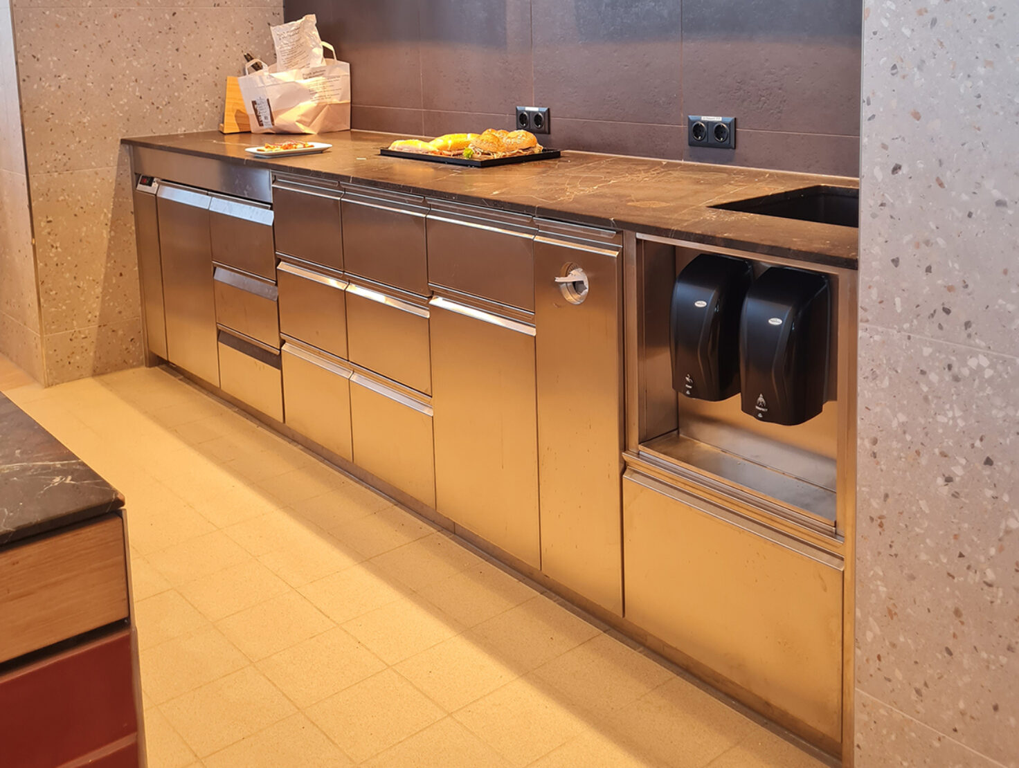 maxi.restaurant Linz Ladenbau Verkaufstheke