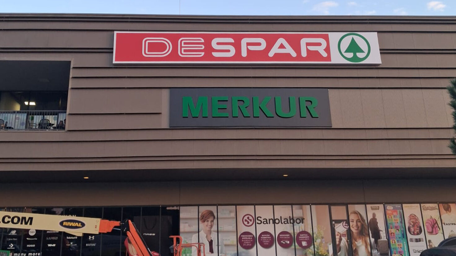 DESPAR Koper Leuchtschild an der Fassade