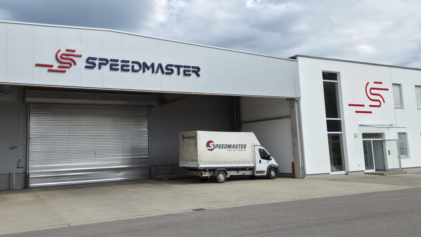 Speedmaster Leuchtschrift und unbeleuchtetes Logo