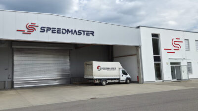 Speedmaster Leuchtschrift und unbeleuchtetes Logo
