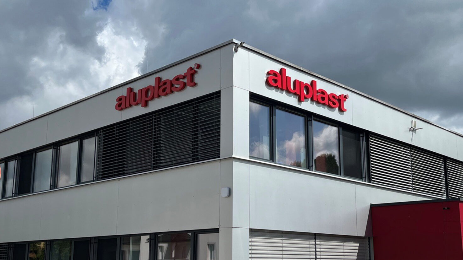 Aluplast Wartberg Schriften Fassade 01